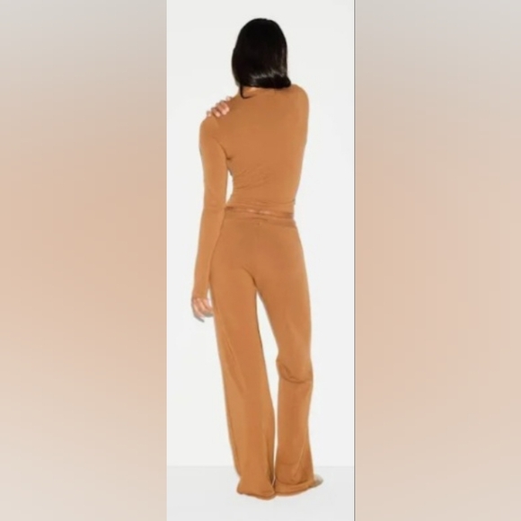SKIMS Cotton Jersey Tan Pants - Picture 2 of 5